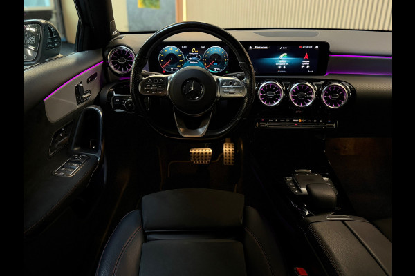 Mercedes-Benz A-Klasse 250e Premium Plus |AMG|PANO|BURMESTER|360CAM|MEMORY|KEYLESS|SFEERVERLICHT|DEALER ONDERHOUDEN|218PK|BOMVOL!|