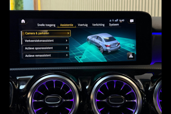 Mercedes-Benz A-Klasse 250e Premium Plus |AMG|PANO|BURMESTER|360CAM|MEMORY|KEYLESS|SFEERVERLICHT|DEALER ONDERHOUDEN|218PK|BOMVOL!|