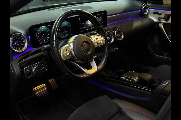 Mercedes-Benz A-Klasse 250e Premium Plus |AMG|PANO|BURMESTER|360CAM|MEMORY|KEYLESS|SFEERVERLICHT|DEALER ONDERHOUDEN|218PK|BOMVOL!|