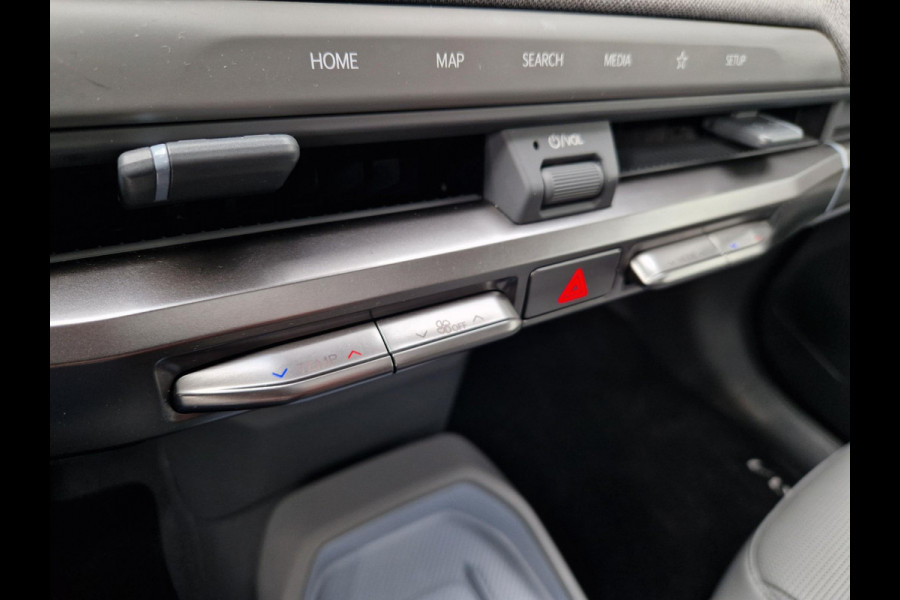 Kia EV3 Plus Advanced 81.4 kWh | Open Dak | Stoelverwarming | Harman / Kardon | Elektrische Achterklep |