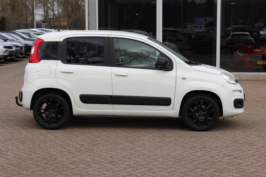 Fiat Panda 0.9 TwinAir Lounge / Trekhaak / Parkeerhulp achter / Bluetooth / Cruise Control / Airco