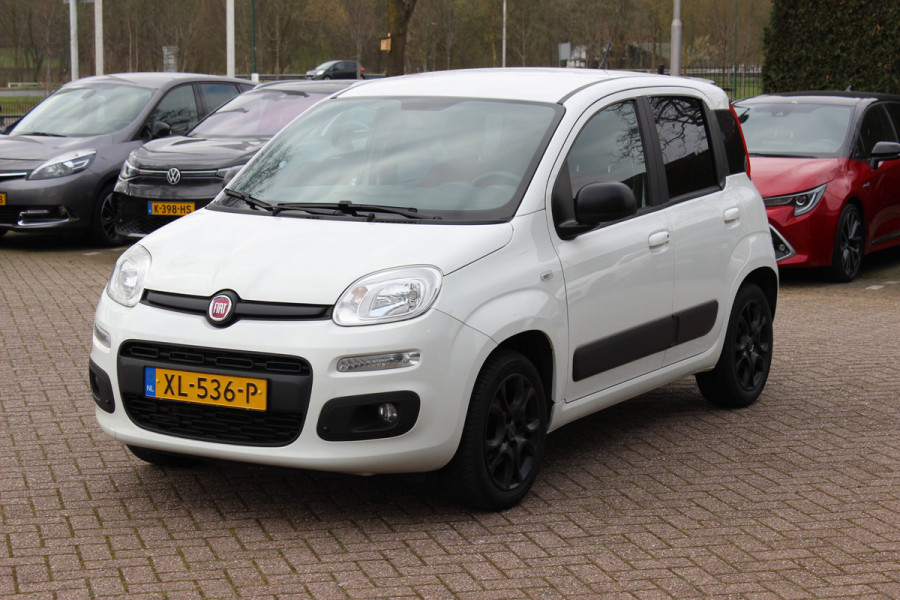 Fiat Panda 0.9 TwinAir Lounge / Trekhaak / Parkeerhulp achter / Bluetooth / Cruise Control / Airco