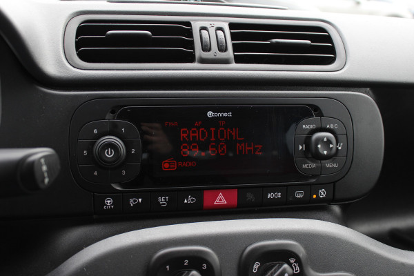 Fiat Panda 0.9 TwinAir Lounge / Trekhaak / Parkeerhulp achter / Bluetooth / Cruise Control / Airco