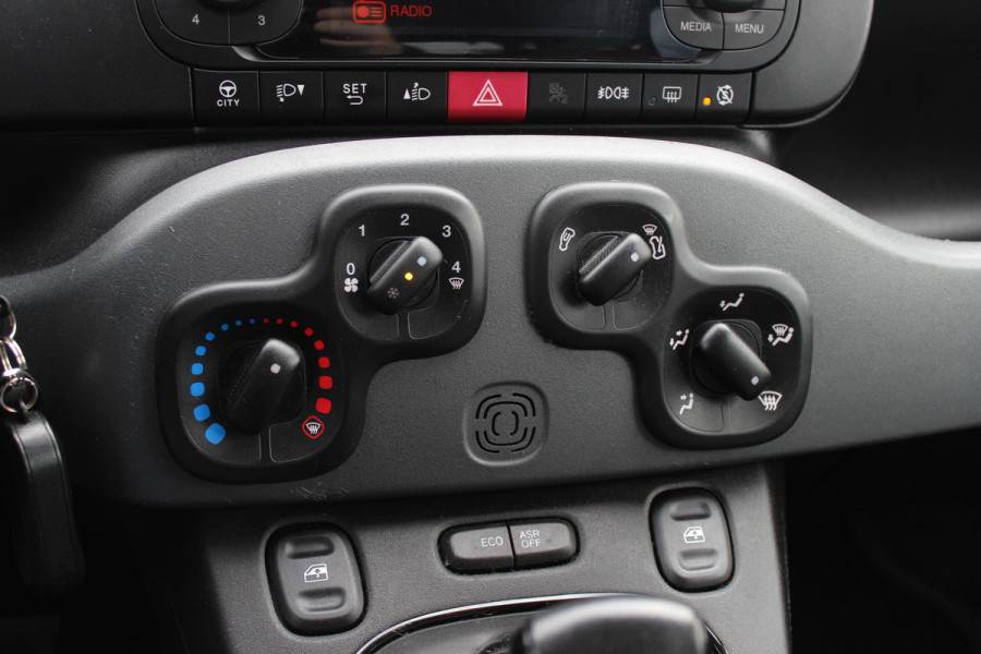 Fiat Panda 0.9 TwinAir Lounge / Trekhaak / Parkeerhulp achter / Bluetooth / Cruise Control / Airco