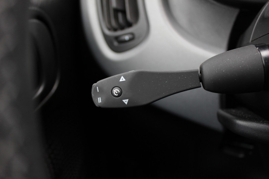 Fiat Panda 0.9 TwinAir Lounge / Trekhaak / Parkeerhulp achter / Bluetooth / Cruise Control / Airco