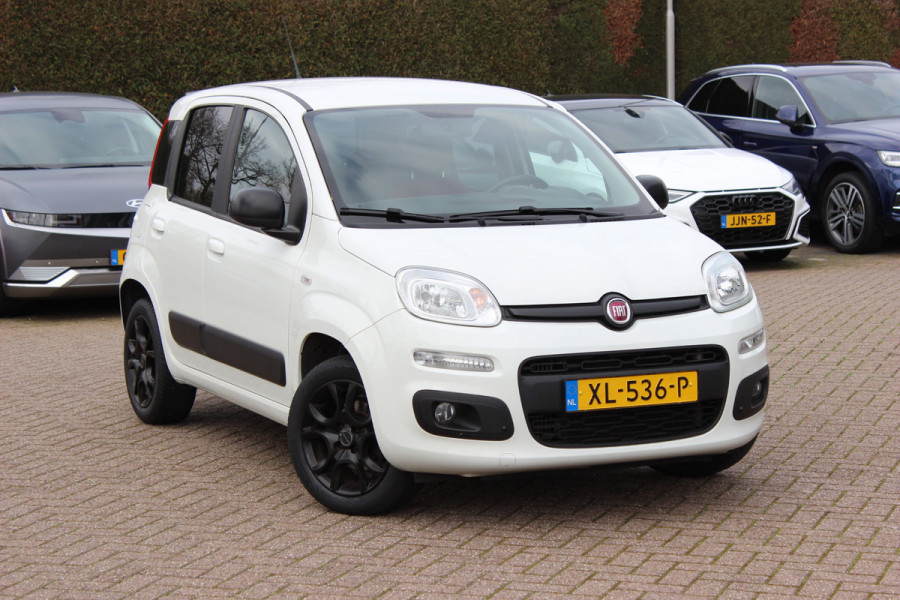 Fiat Panda 0.9 TwinAir Lounge / Trekhaak / Parkeerhulp achter / Bluetooth / Cruise Control / Airco