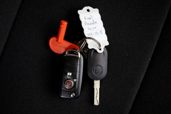 Fiat Ducato 35H 2.2 MultiJet 160pk Automaat Bakwagen met laadklep en zijdeur 05-2023