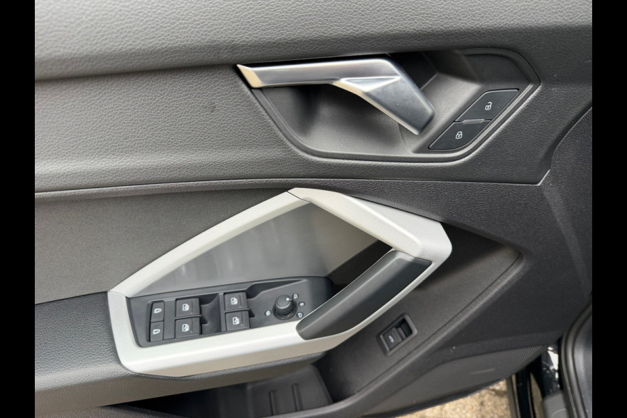 Audi Q3 Sportback 35 TFSI Advanced S Edition Automaat / 150 Pk / Navi / Cruise / Climate / Full Led / 20"Lichtmetaal.