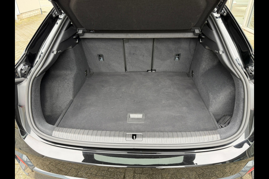 Audi Q3 Sportback 35 TFSI Advanced S Edition Automaat / 150 Pk / Navi / Cruise / Climate / Full Led / 20"Lichtmetaal.