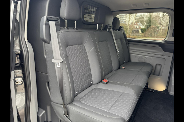 Ford Transit Custom 320 2.5 PHEV L2H1 Limited DC |SCI| Dubbele cabine | Adaptive Cruise Control | Groot middenconsole | 8-weg verstelbare & verwarmbare passagiersstoel | 13 polige trekhaak | 17 inch lichtmetalen velgen | Verwarmbaar stuurwiel | Draadloos opladen | Adaptieve LED koplampen | Reservewiel