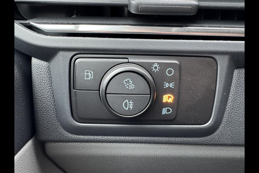 Ford Transit Custom 320 2.5 PHEV L2H1 Limited DC |SCI| Dubbele cabine | Adaptive Cruise Control | Groot middenconsole | 8-weg verstelbare & verwarmbare passagiersstoel | 13 polige trekhaak | 17 inch lichtmetalen velgen | Verwarmbaar stuurwiel | Draadloos opladen | Adaptieve LED koplampen | Reservewiel