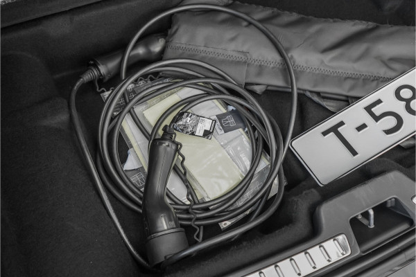 Volvo XC90 2.0 T8 Recharge AWD R-Design Pano Luchtvering Trekhaak H/K