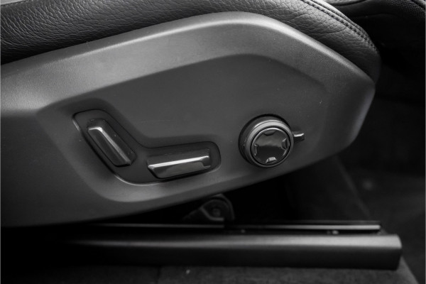 Volvo XC90 2.0 T8 Recharge AWD R-Design Pano Luchtvering Trekhaak H/K