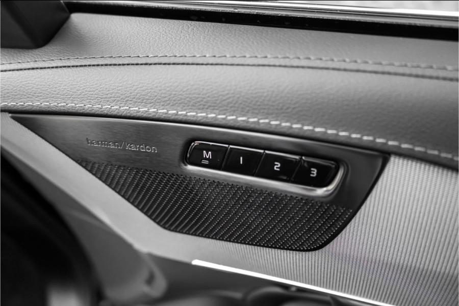 Volvo XC90 2.0 T8 Recharge AWD R-Design Pano Luchtvering Trekhaak H/K