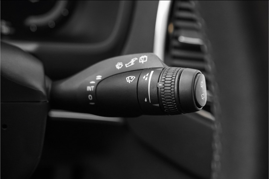 Volvo XC90 2.0 T8 Recharge AWD R-Design Pano Luchtvering Trekhaak H/K