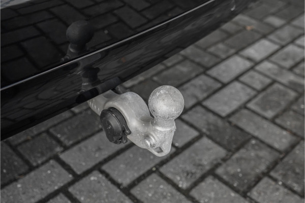 Volvo XC90 2.0 T8 Recharge AWD R-Design Pano Luchtvering Trekhaak H/K