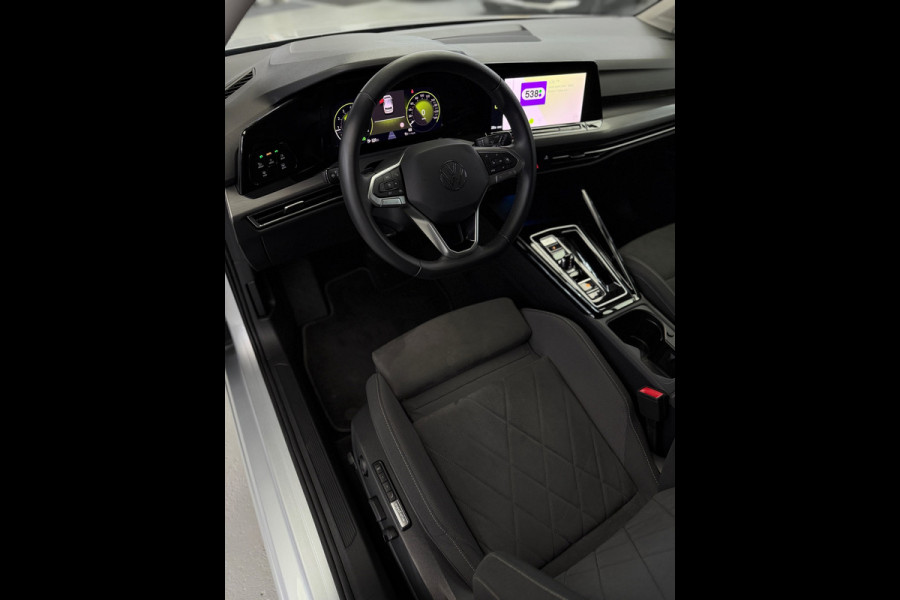 Volkswagen Golf 1.5 eTSI Style Edition Camera CarPlay