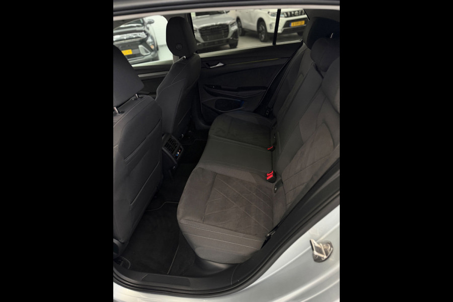 Volkswagen Golf 1.5 eTSI Style Edition Camera CarPlay