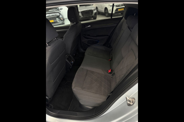 Volkswagen Golf 1.5 eTSI Style Edition Camera CarPlay