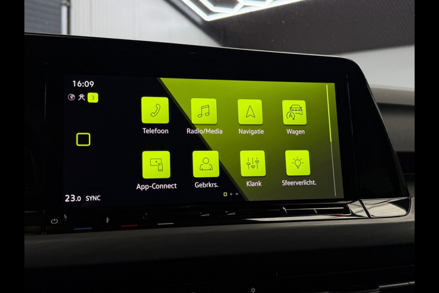 Volkswagen Golf 1.5 eTSI Style Edition Camera CarPlay