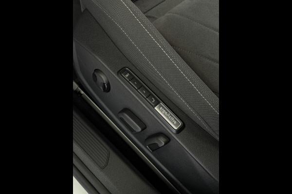 Volkswagen Golf 1.5 eTSI Style Edition Camera CarPlay