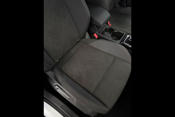 Volkswagen Golf 1.5 eTSI Style Edition Camera CarPlay