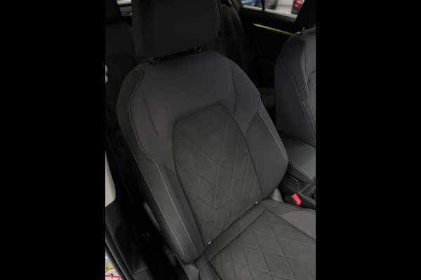 Volkswagen Golf 1.5 eTSI Style Edition Camera CarPlay