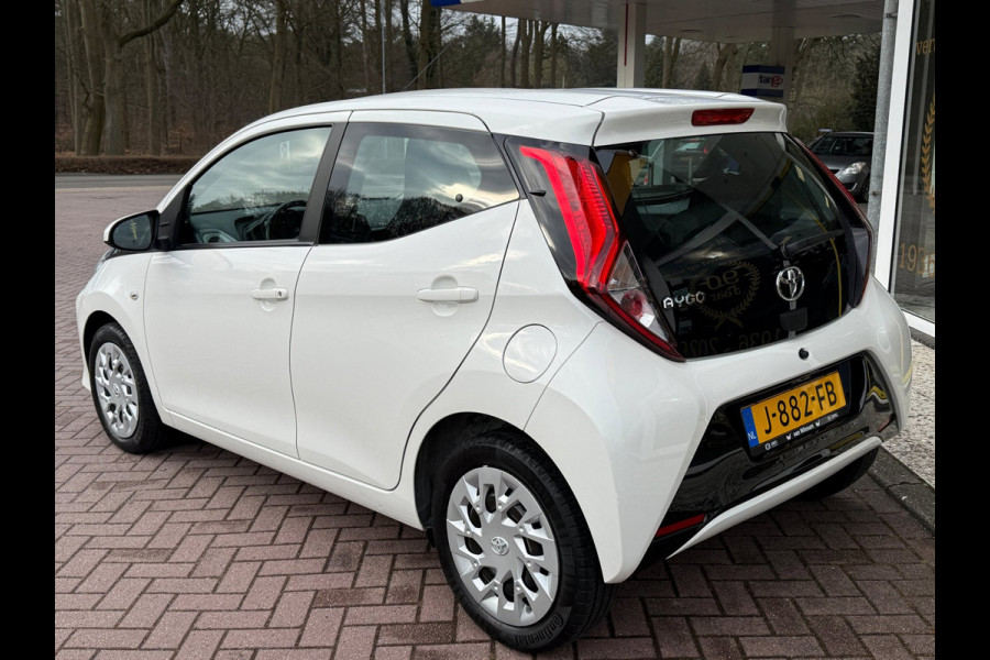 Toyota Aygo 1.0 VVT-i X-Play | Navi | Camera | Airco |