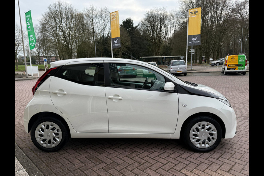 Toyota Aygo 1.0 VVT-i X-Play | Navi | Camera | Airco |