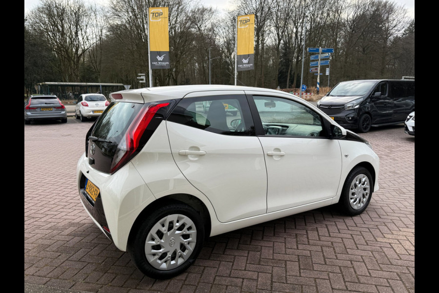 Toyota Aygo 1.0 VVT-i X-Play | Navi | Camera | Airco |