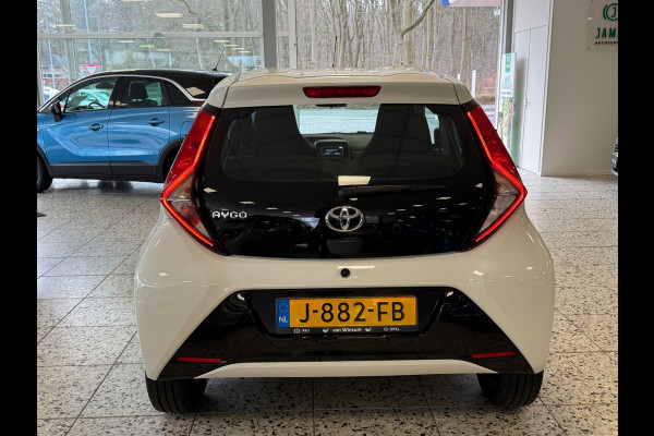 Toyota Aygo 1.0 VVT-i X-Play | Navi | Camera | Airco |