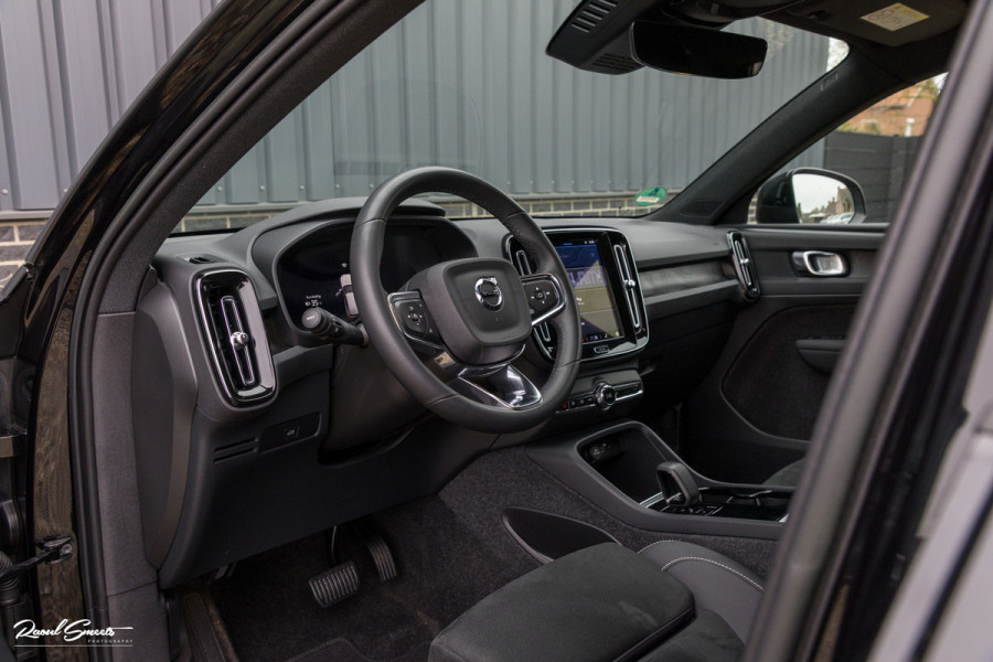 Volvo XC40 Recharge Twin Plus | Adaptieve cruise | Blis | Metallic | Full LED |