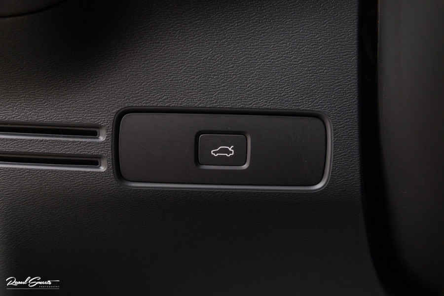 Volvo XC40 Recharge Twin Plus | Adaptieve cruise | Blis | Metallic | Full LED |