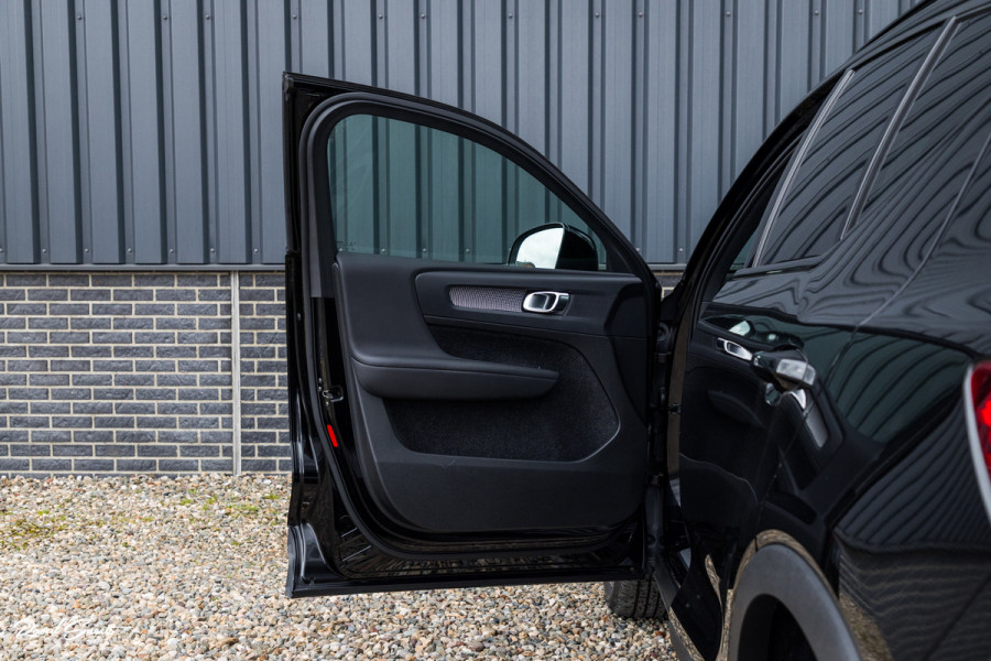 Volvo XC40 1.5 T4 Recharge R-Design Plug-in hybrid | Adaptieve cruise | Panorama dak | 360 Camera |