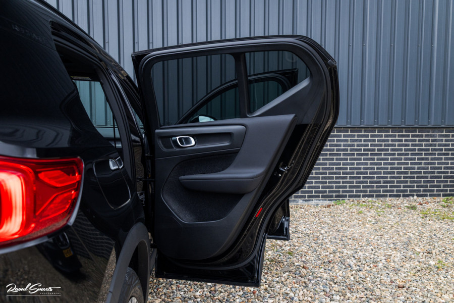 Volvo XC40 1.5 T4 Recharge R-Design Plug-in hybrid | Adaptieve cruise | Panorama dak | 360 Camera |