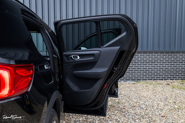 Volvo XC40 1.5 T4 Recharge R-Design Plug-in hybrid | Adaptieve cruise | Panorama dak | 360 Camera |
