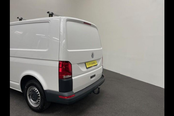 Volkswagen Transporter 2.0 TDI L2H1 110PK Airco Cruise Control Trekhaak Parkeersensoren Apple Carplay