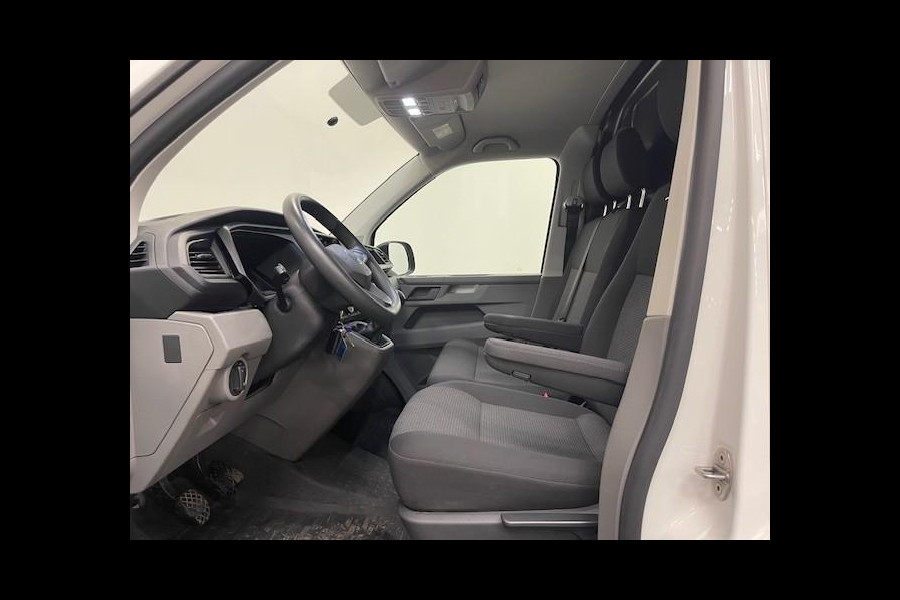 Volkswagen Transporter 2.0 TDI L2H1 110PK Airco Cruise Control Trekhaak Parkeersensoren Apple Carplay