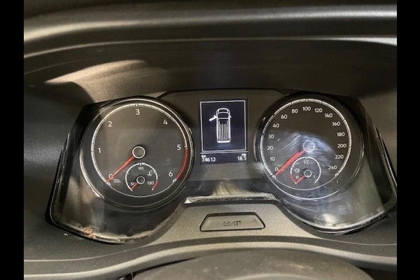 Volkswagen Transporter 2.0 TDI L2H1 110PK Airco Cruise Control Trekhaak Parkeersensoren Apple Carplay