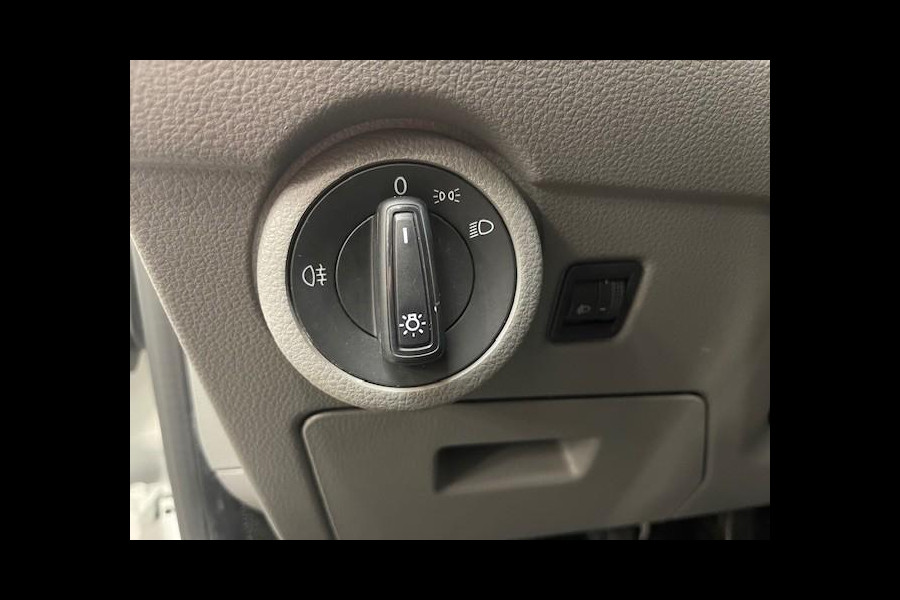 Volkswagen Transporter 2.0 TDI L2H1 110PK Airco Cruise Control Trekhaak Parkeersensoren Apple Carplay
