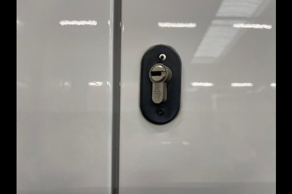 Volkswagen Transporter 2.0 TDI L2H1 110PK Airco Cruise Control Trekhaak Parkeersensoren Apple Carplay