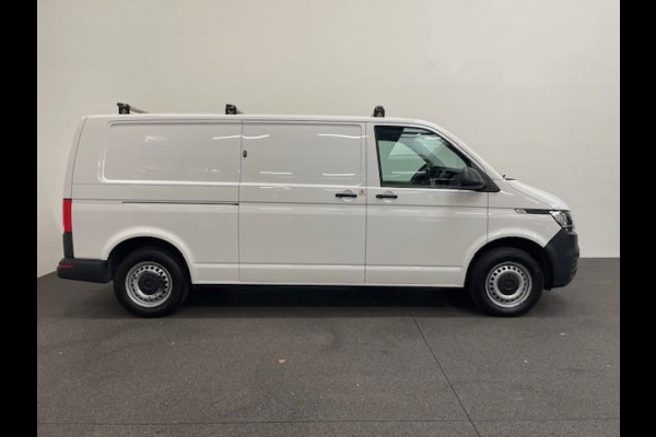 Volkswagen Transporter 2.0 TDI L2H1 110PK Airco Cruise Control Trekhaak Parkeersensoren Apple Carplay