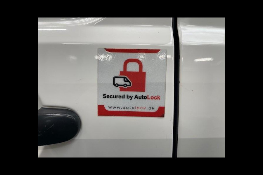 Volkswagen Transporter 2.0 TDI L2H1 110PK Airco Cruise Control Trekhaak Parkeersensoren Apple Carplay