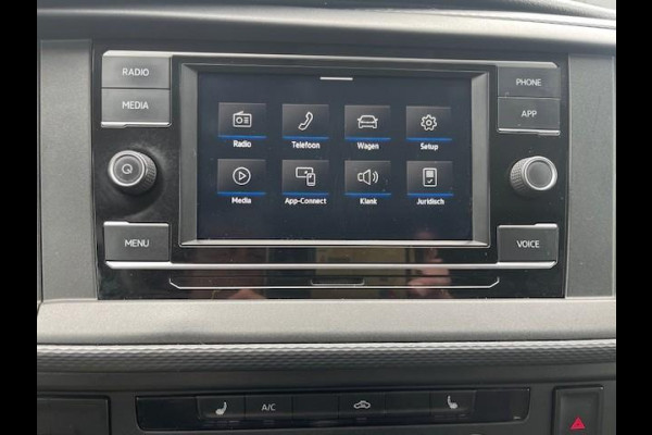 Volkswagen Transporter 2.0 TDI L2H1 110PK Airco Cruise Control Trekhaak Parkeersensoren Apple Carplay