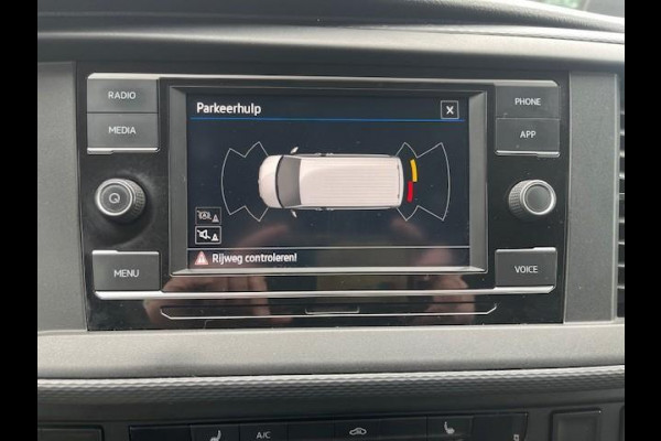Volkswagen Transporter 2.0 TDI L2H1 110PK Airco Cruise Control Trekhaak Parkeersensoren Apple Carplay