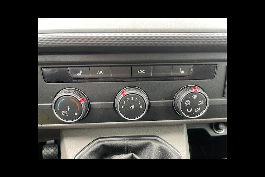 Volkswagen Transporter 2.0 TDI L2H1 110PK Airco Cruise Control Trekhaak Parkeersensoren Apple Carplay