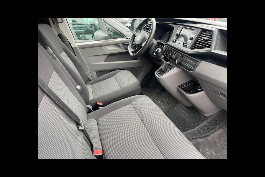 Volkswagen Transporter 2.0 TDI L2H1 110PK Airco Cruise Control Trekhaak Parkeersensoren Apple Carplay