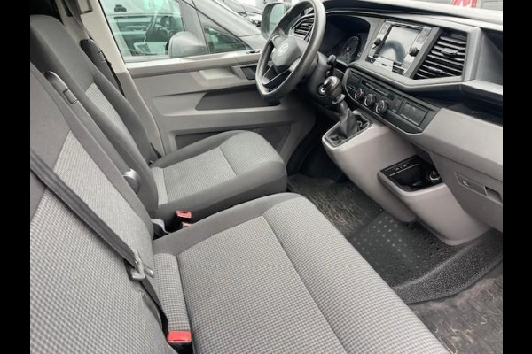 Volkswagen Transporter 2.0 TDI L2H1 110PK Airco Cruise Control Trekhaak Parkeersensoren Apple Carplay