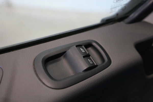 Ford Transit 330 2.0 TDCI L3/H2 AUTOMAAT CAMERA TREKHAAK DRIVER ASS CLIMA TREKHAAK ZEER VOL UITGERUST LEASE V/A €188,- p.m.