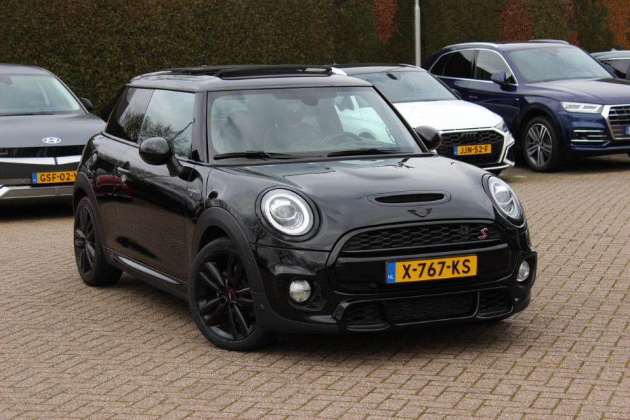 MINI Mini 2.0 Cooper S Chili / Panoramadak / Camera / Head-up / Leder / Harman Kardon / 18'' / Navigatie / Stoelverwarming / Cruise Control